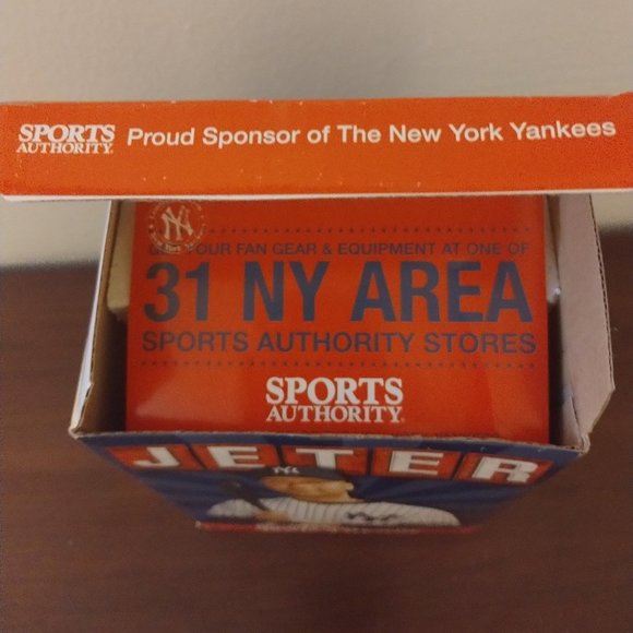 Yankees Derek Jeter - Sports Authority Limited Edition Figurine - Picture 5 of 8